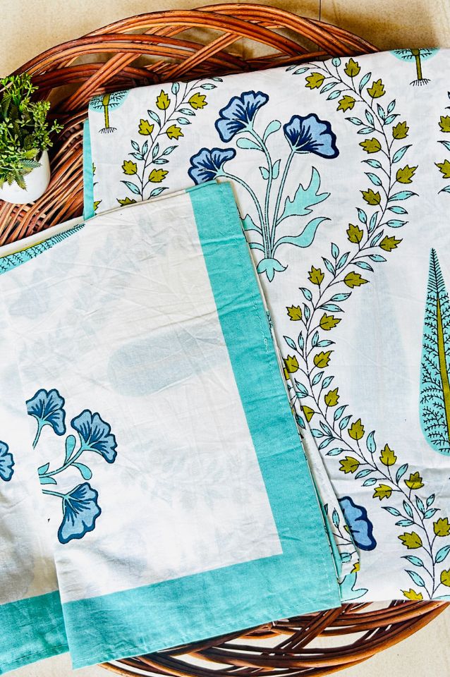 Cotton Printed King Size Bedsheet with 2 Pillow Covers ( BS25006)