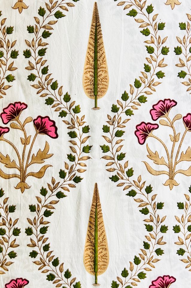 Cotton Printed King Size Bedsheet with 2 Pillow Covers ( BS25003)