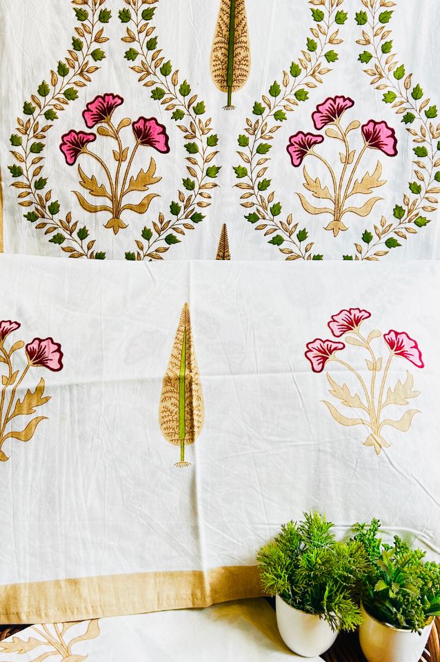 Cotton Printed King Size Bedsheet with 2 Pillow Covers ( BS25003)