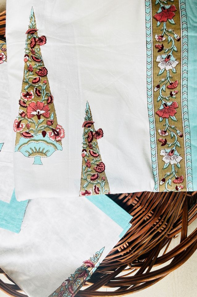 Cotton Printed King Size Bedsheet with 2 Pillow Covers ( BS25002)