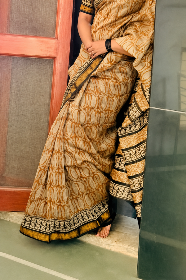 Maheshwari Silk Saree with Zari Border  ( MSS2604)