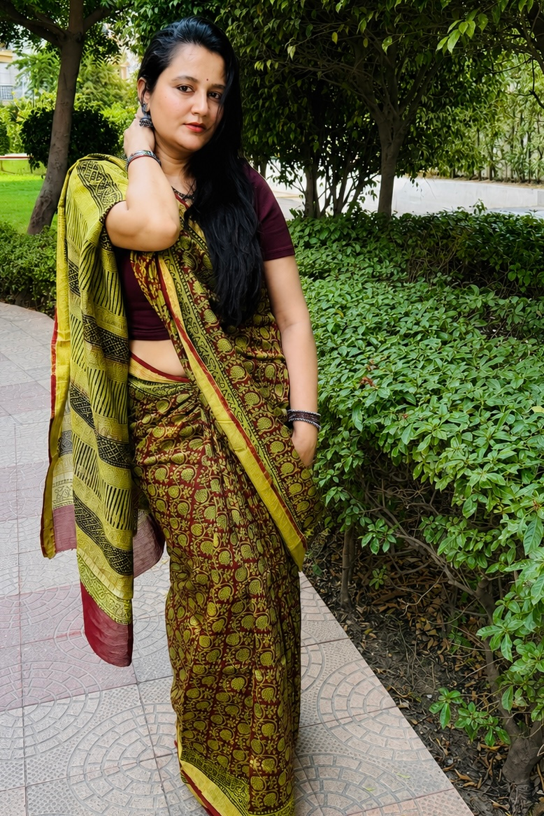 2026/06/331555.png Maheshwari Silk Saree with Zari Border ( MSS2605)