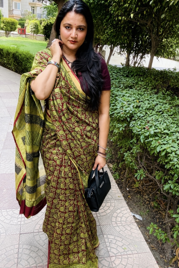 2026/06/331556.png Maheshwari Silk Saree with Zari Border ( MSS2605)
