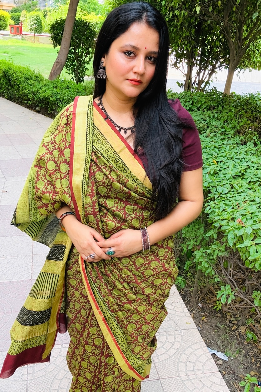 2026/06/331561.png Maheshwari Silk Saree with Zari Border ( MSS2605)