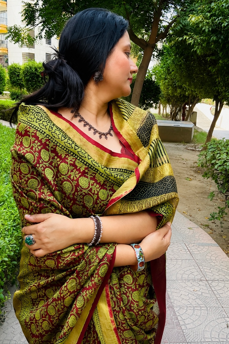 2026/06/331562.png Maheshwari Silk Saree with Zari Border ( MSS2605)