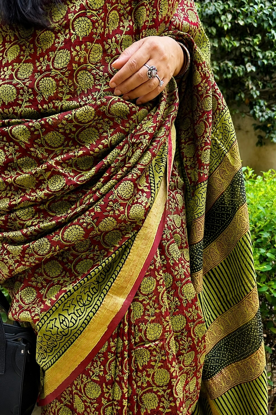 2026/06/331568.png Maheshwari Silk Saree with Zari Border ( MSS2605)