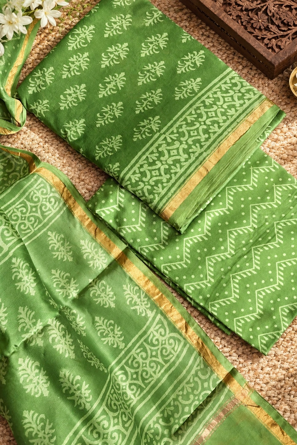 Exclusive Hand Block Print Chanderi Silk Suit Set ( CNSS25040)