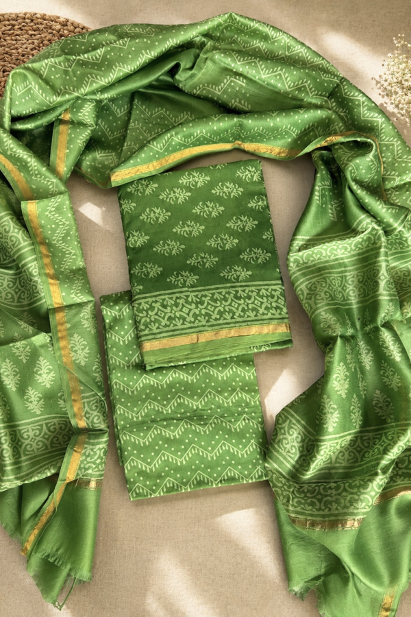 2026/08/366040.png Exclusive Hand Block Print Chanderi Silk Suit Set ( CNSS25040)