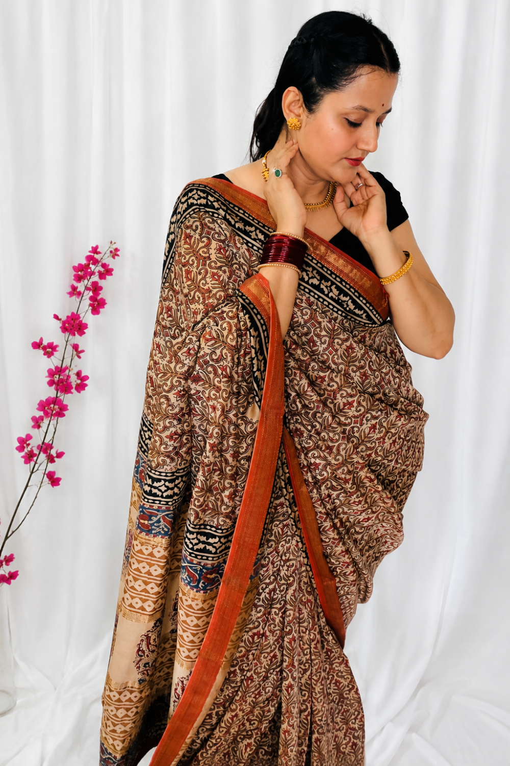 2026/08/375792-1.png Maheshwari Silk Saree with Zari Border ( MSS2612)
