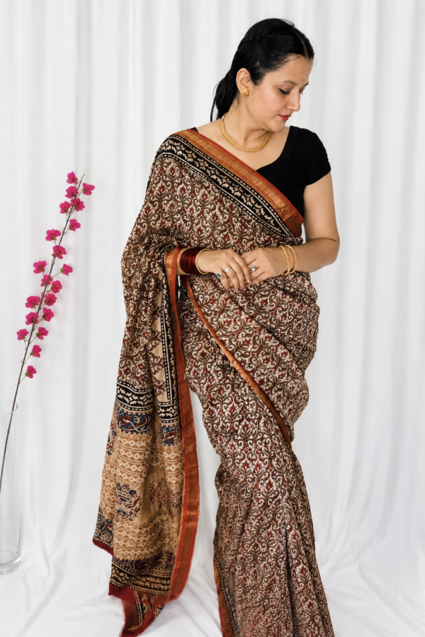 2026/08/375796.png Maheshwari Silk Saree with Zari Border ( MSS2612)