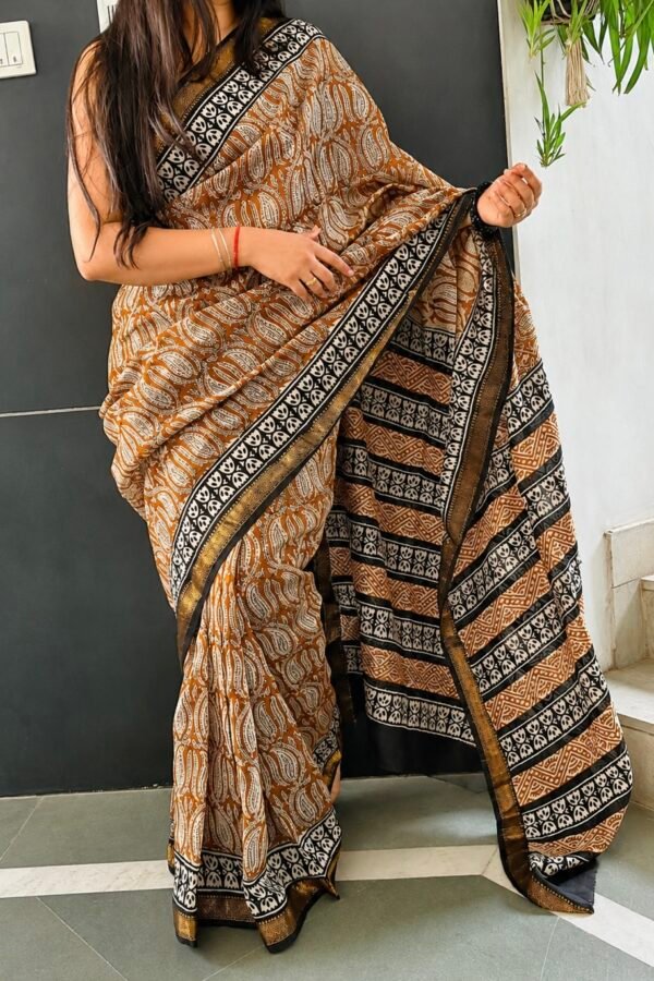 IMG_4437 Maheshwari Silk Saree with Zari Border ( MSS2604)