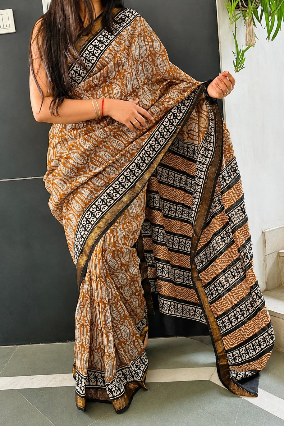 IMG_4437 Maheshwari Silk Saree with Zari Border ( MSS2604)