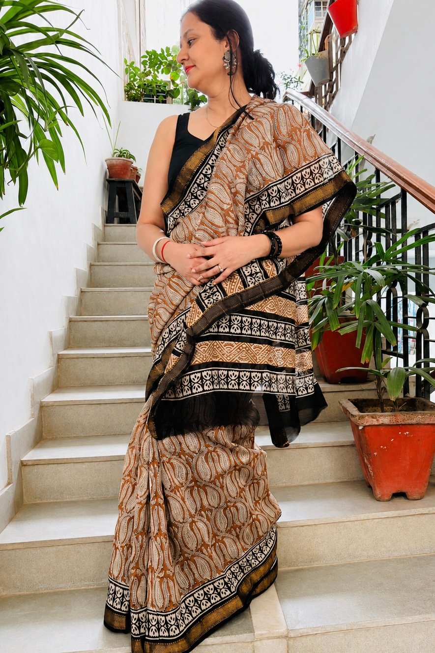 IMG_4439 Maheshwari Silk Saree with Zari Border ( MSS2604)