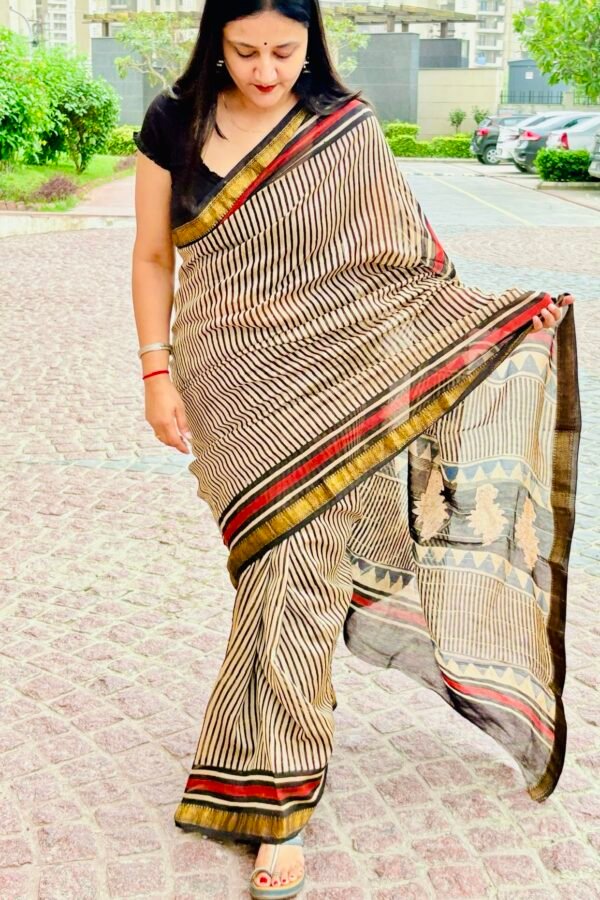 IMG_9765.JPG Maheshwari Silk Saree with Zari Border ( MSS2603)